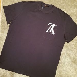 Louis vuitton t shirt (dm me)